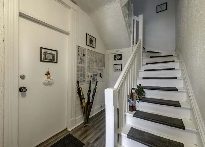 Ostello Male One Bunk Historic Pullman $450 Per Month, Free Wifi