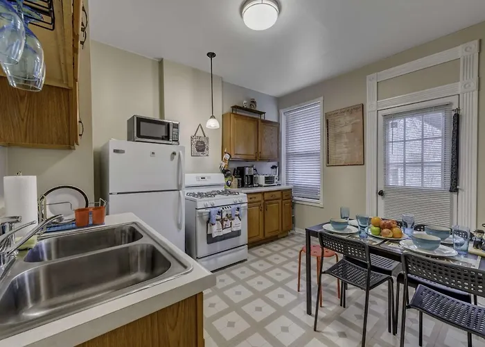 Male One Bunk Historic Pullman $450 Per Month, Free Wifi *